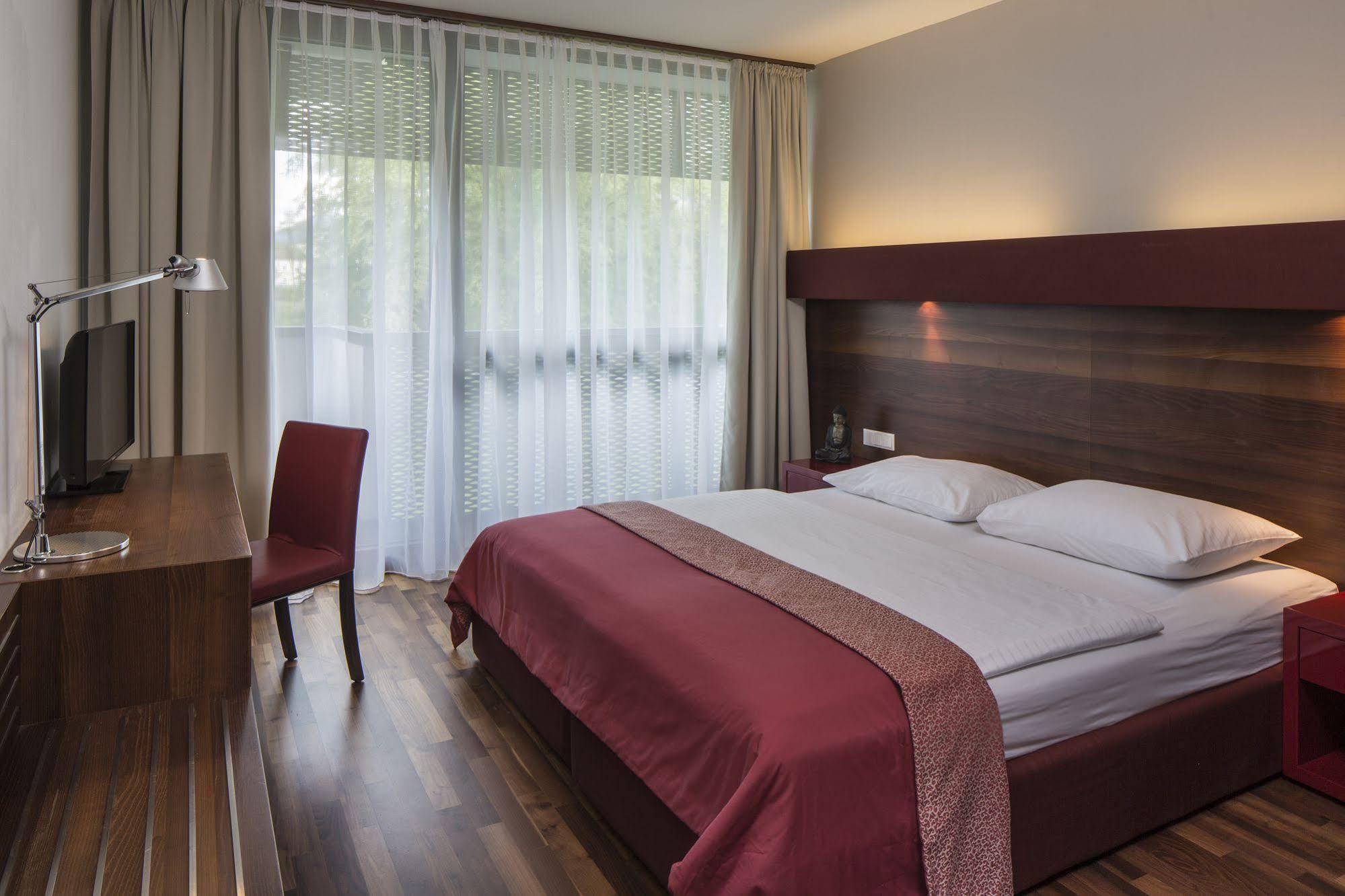 Asia Hotel & Spa Leoben ลีโอเบน ภายนอก รูปภาพ